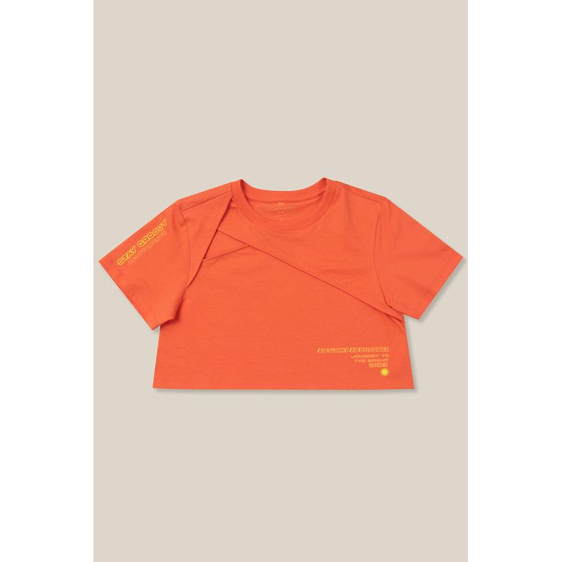 T-Shirt-Stay-Groovy-Young-Menina-Acostamento