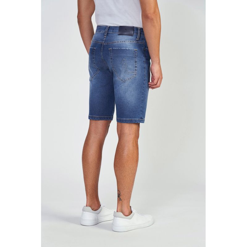 Bermuda-Jeans-Model-Masculina-Acostamento