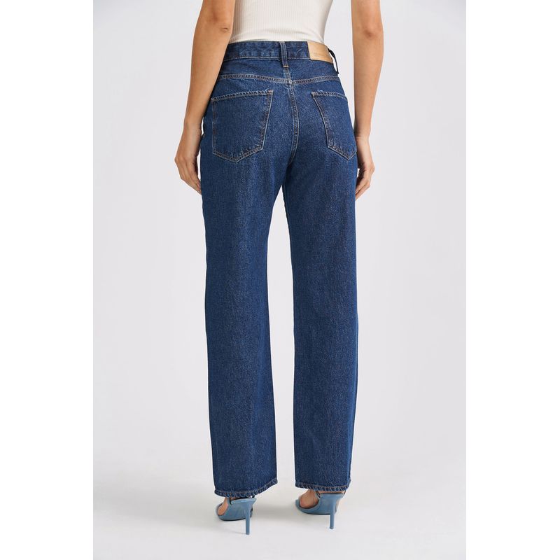 Calca-Jeans-Detalhe-Frontal-Feminina-Acostamento