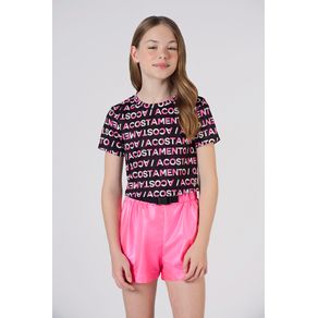 T-Shirt-Fashion-Young-Menina-Acostamento
