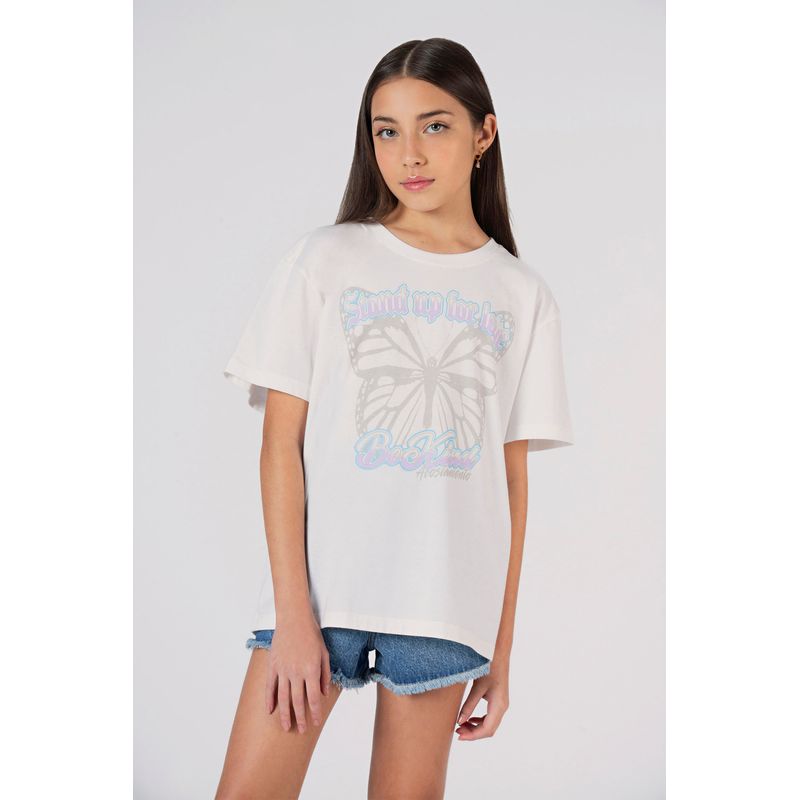 T-Shirt-Be-Kind-Young-Menina-Acostamento