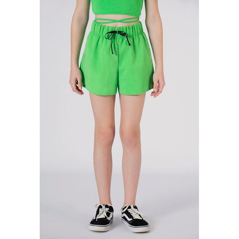 Short-Com-Cordao-Young-Menina-Acostamento