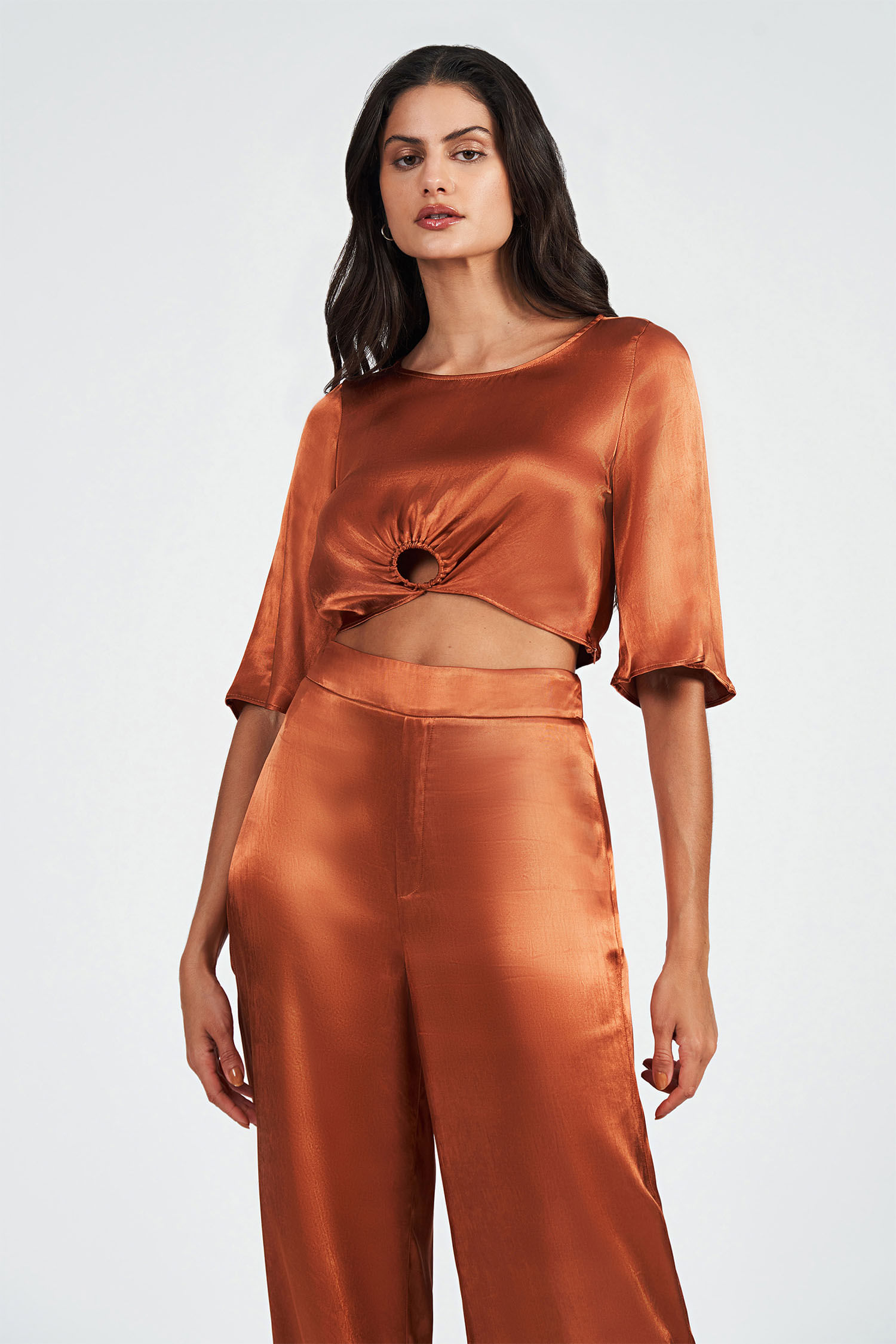 Blusa Acetinada Detalhe Argola  Acostamento