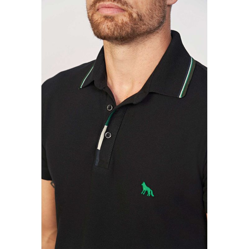 Polo-Detalhe-Peitilho-Masculina-Acostamento