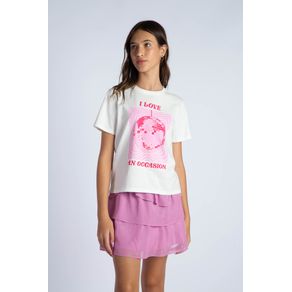 T-Shirt-Love-Young-Menina-Acostamento