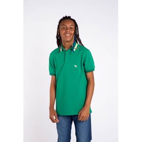 Polo-Detalhe-Gola-Young-Menino-Acostamento