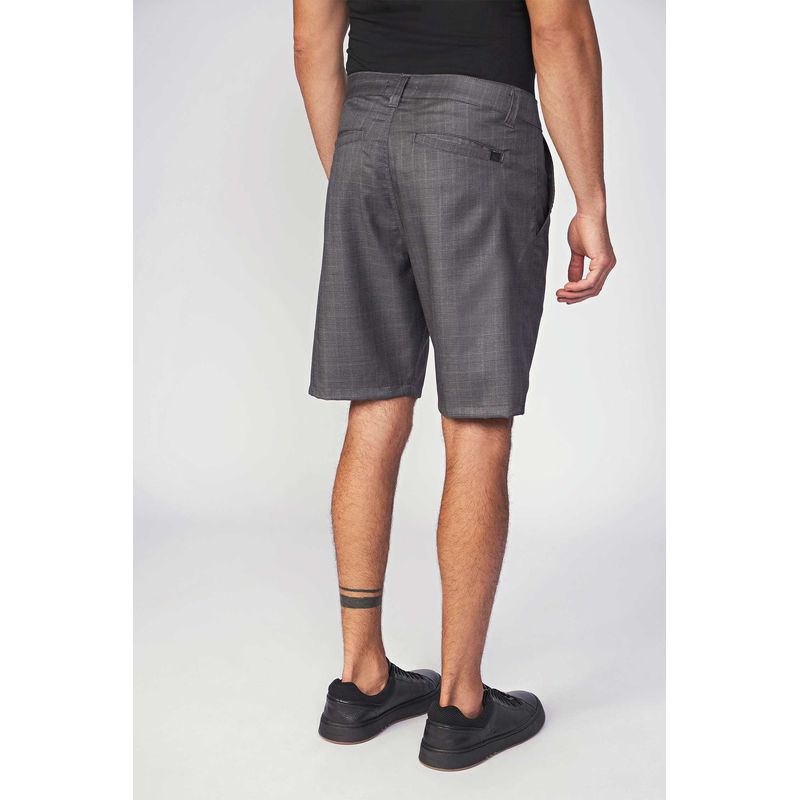 Bermuda-Xadrez-Calcario-Masculina-Acostamento