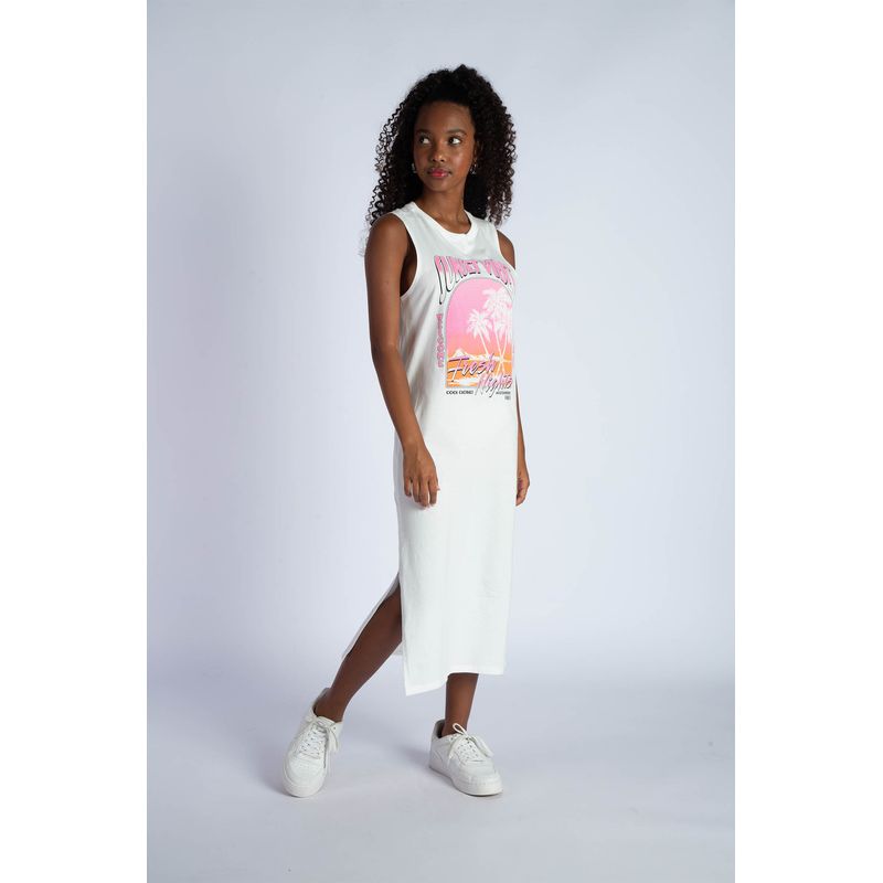 Vestido-Sunset-Vibes-Young-Menina-Acostamento-