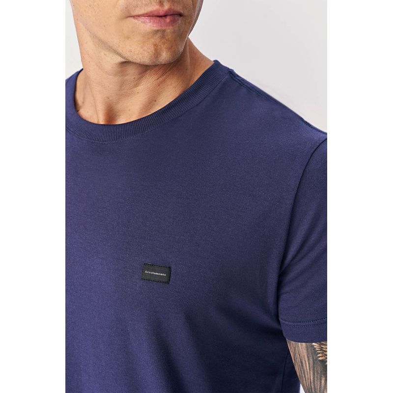 Camiseta-Pima-Detalhe-Logo-Masculina-Acostamento