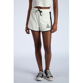 Short-College-Young-Menina-Acostamento