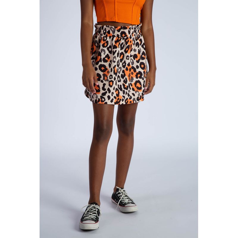 Saia-Print-Young-Menina-Acostamento-