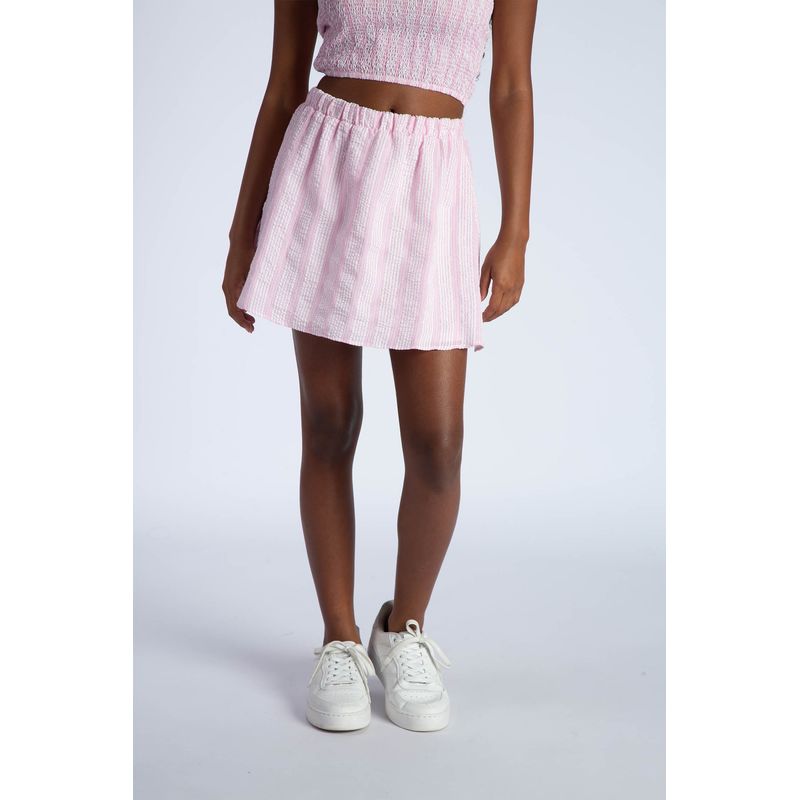Saia-Candy-Young-Menina-Acostamento-