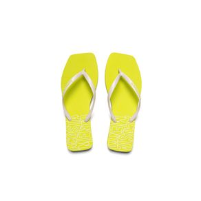 Chinelo-Byline-Feminino-Acostamento