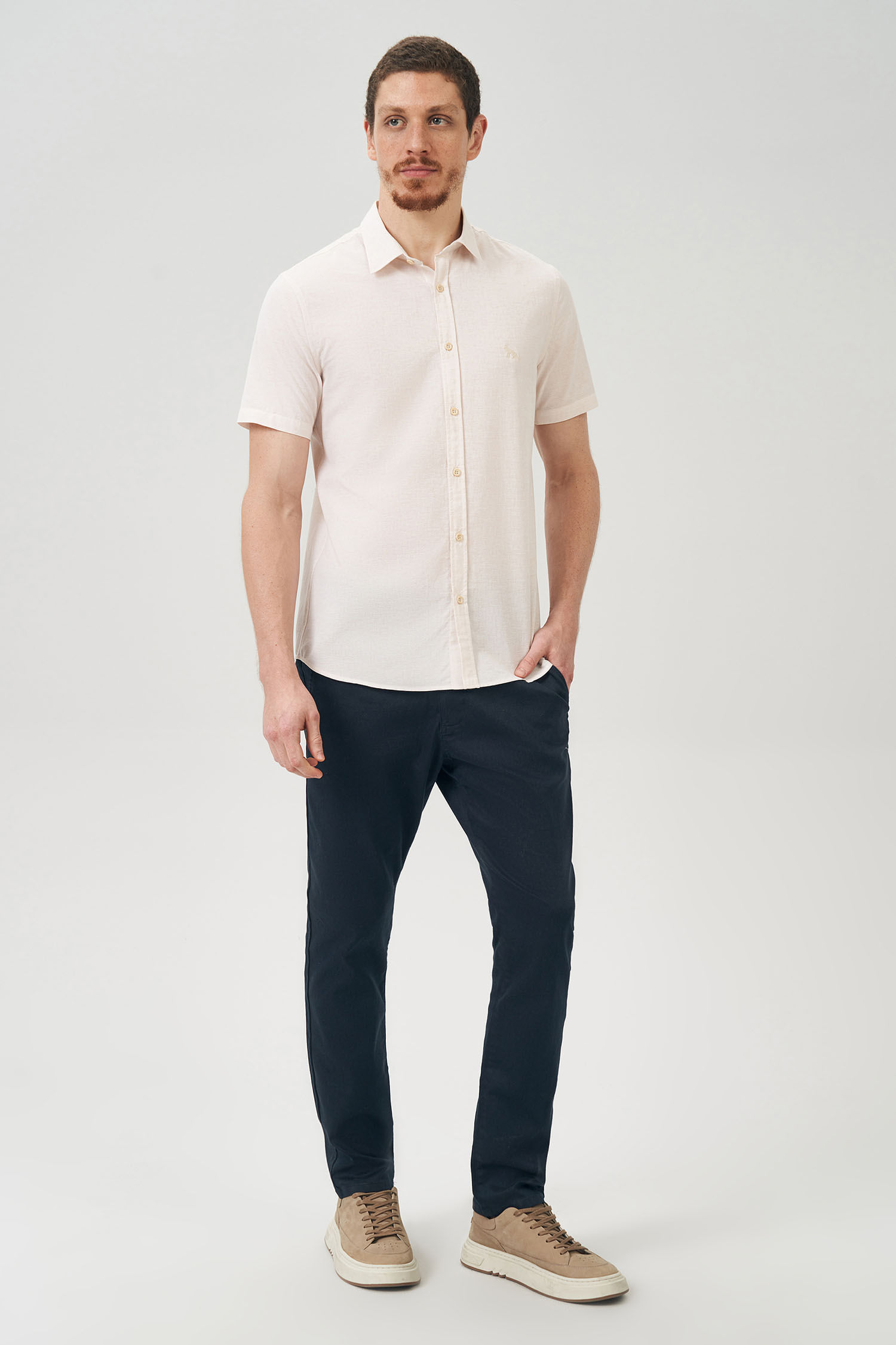 Camisa Minimalista Essencial Masculina Acostamento