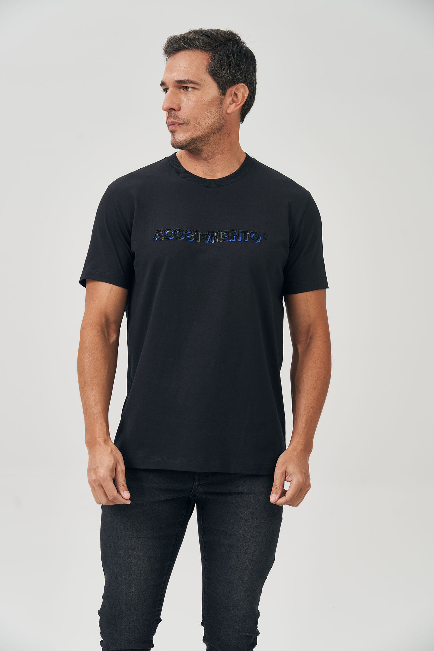 Camiseta Detalhe Manga Masculina Acostamento
