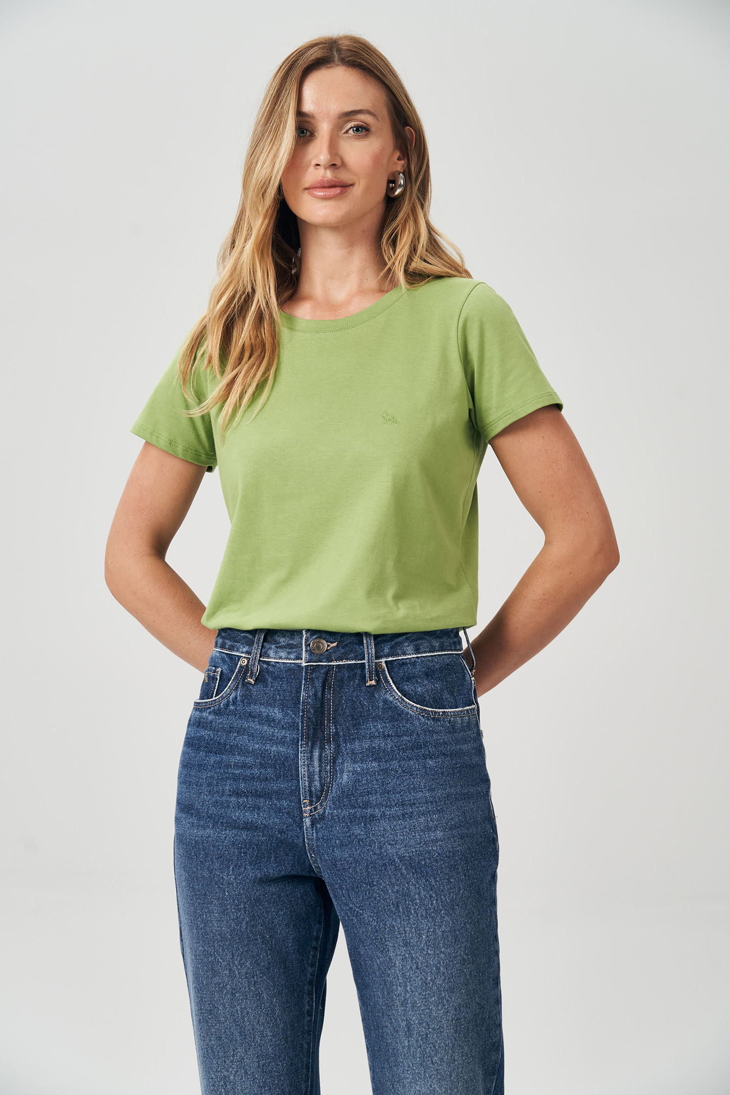 T-Shirt Essential Bordado Feminina Acostamento