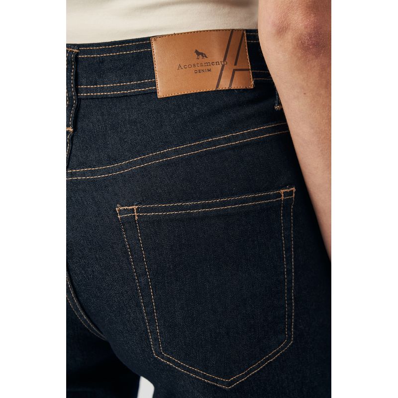 Calca-Jeans-Flare-Com-Marcacao-Feminina-Acostamento