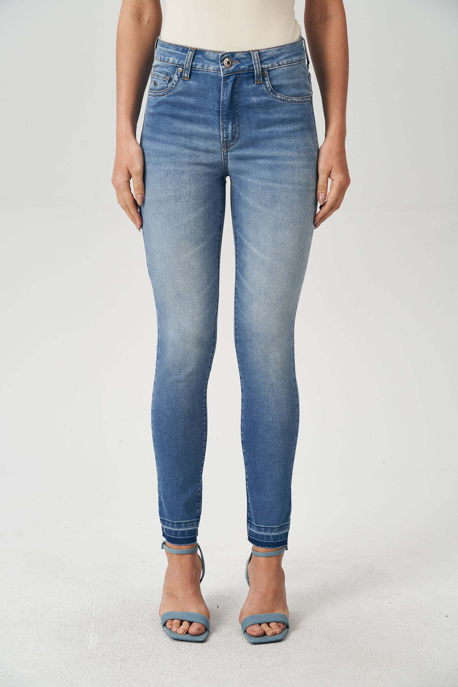 Calça Jeans Skinny Barra Desfeita Feminina Acostamento