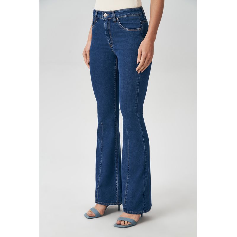 Calca-Jeans-Flare-Com-Marcacao-Feminina-Acostamento