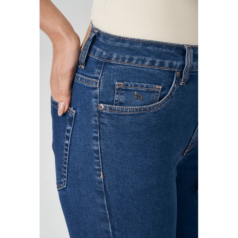 Calca-Jeans-Flare-Com-Marcacao-Feminina-Acostamento