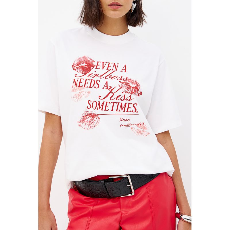 T-Shirt-Need-A-Kiss-Feminina-Inblanche