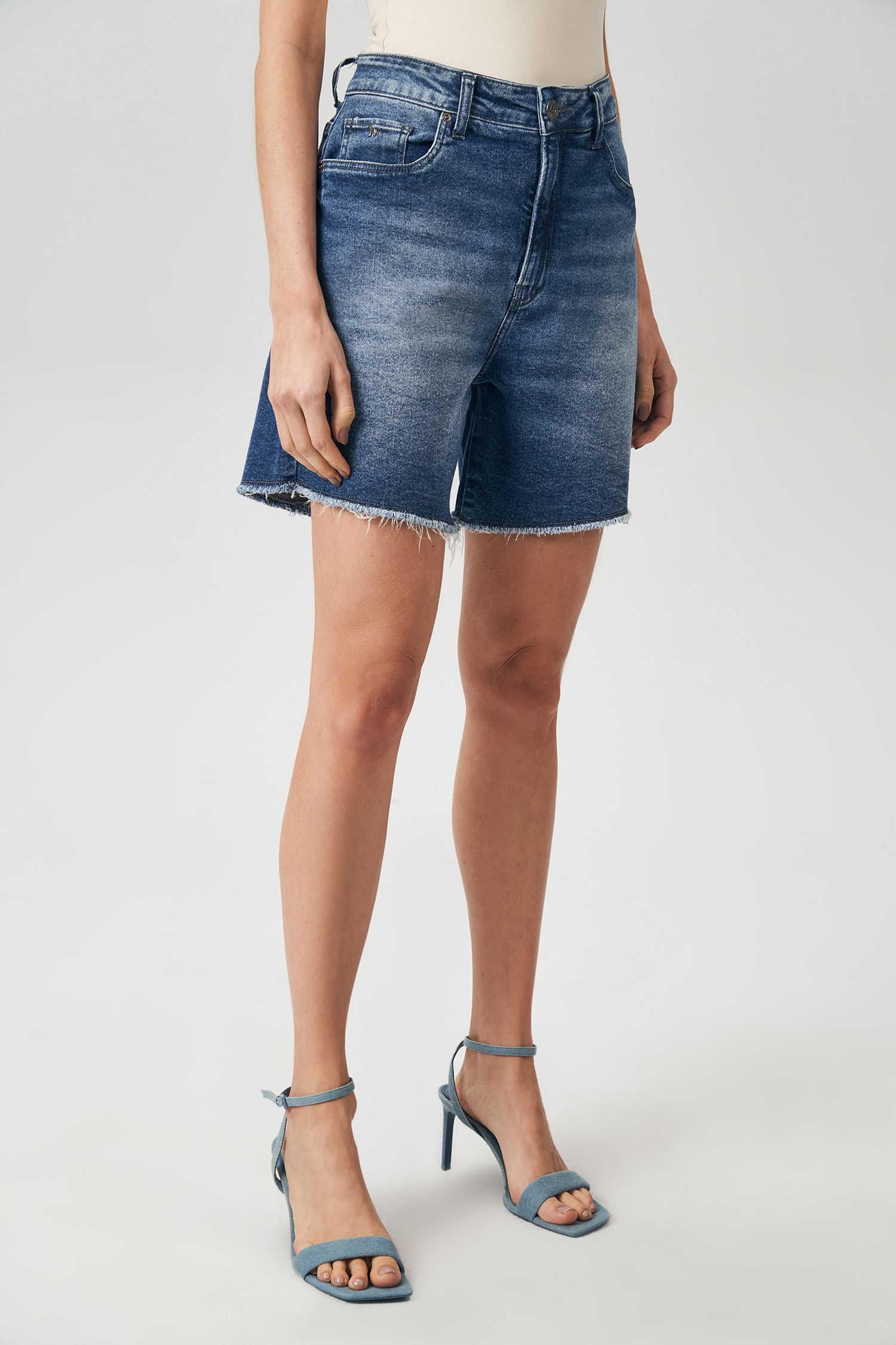 Bermuda Jeans Classic Feminina Acostamento