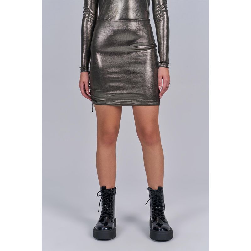 Saia-Metallic-Young-Menina-Acostamento
