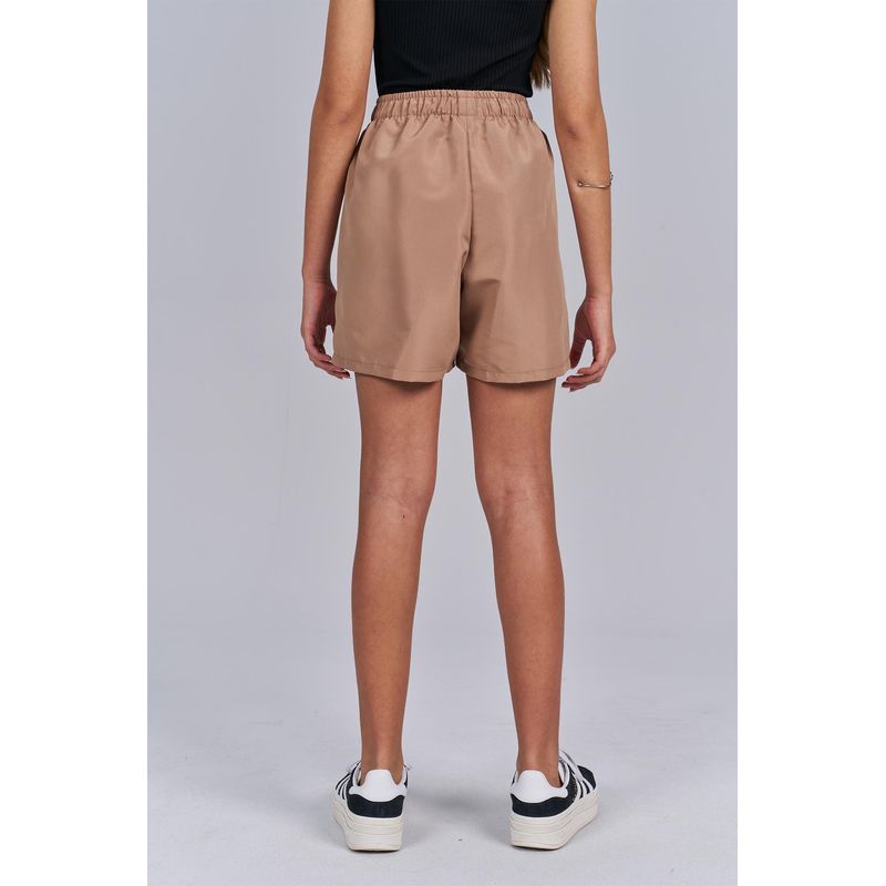Short-Lettering-Young-Menina-Acostamento