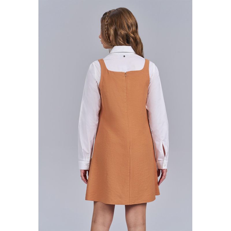 Vestido-Fashion-Young-Menina-Acostamento