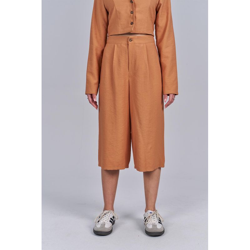 Bermuda-Fashion-Young-Menina-Acostamento