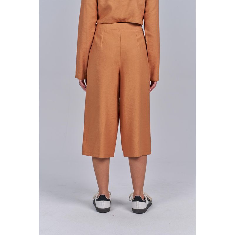 Bermuda-Fashion-Young-Menina-Acostamento
