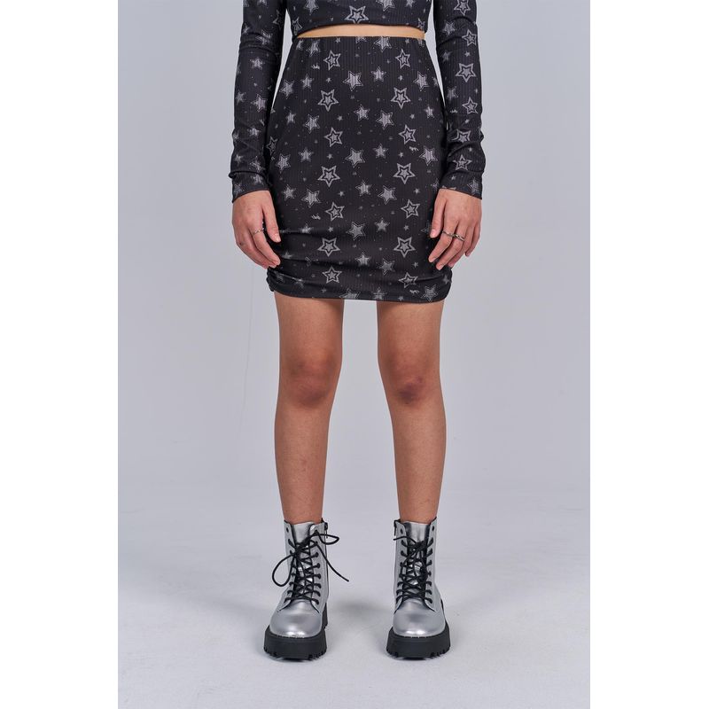 Saia-Stars-Young-Menina-Acostamento