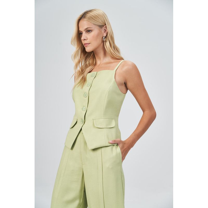 Blusa-Botoes-Com-Fenda-Frontal-Feminina-Acostamento