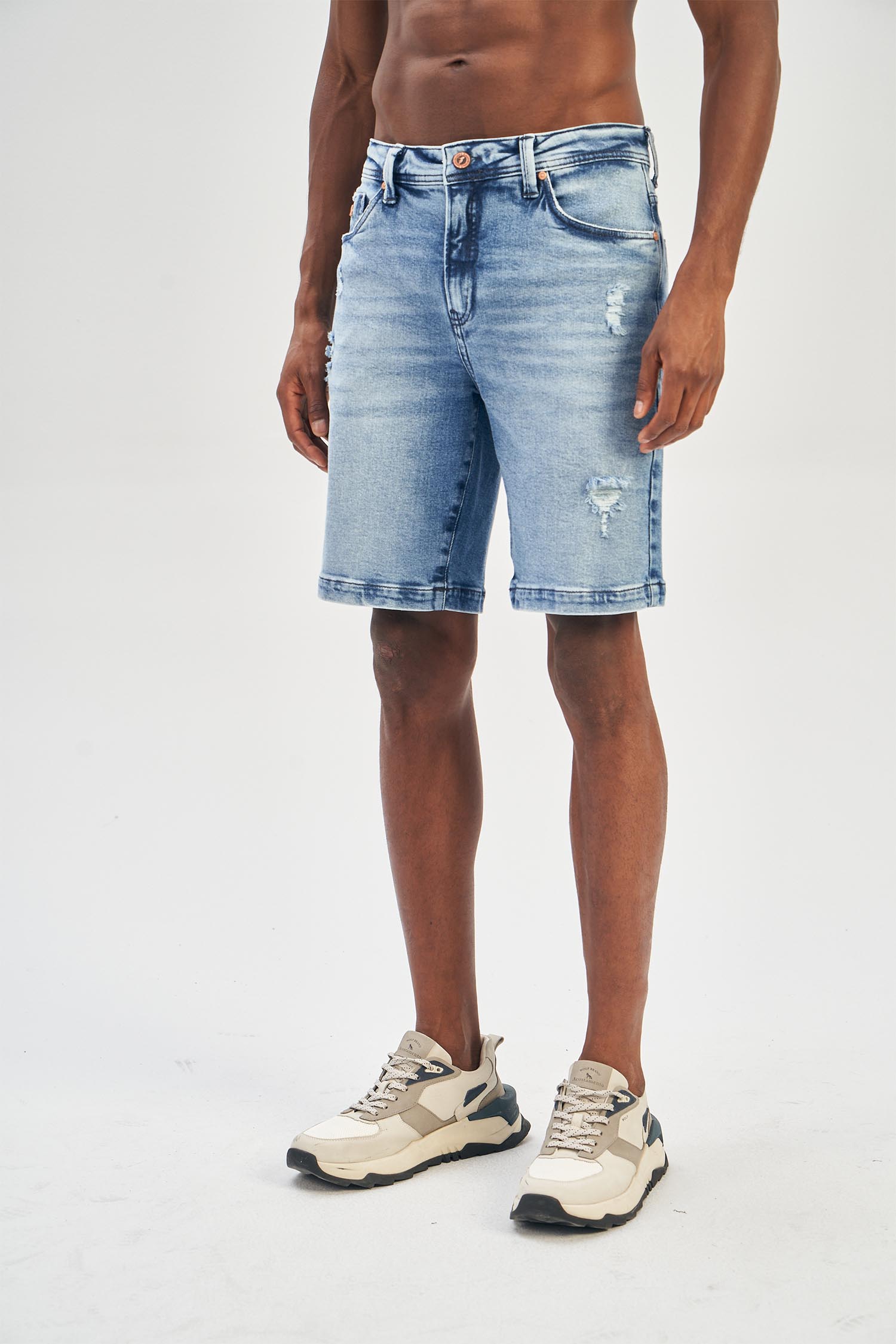 Bermuda Jeans Com Puídos Masculina Acostamento