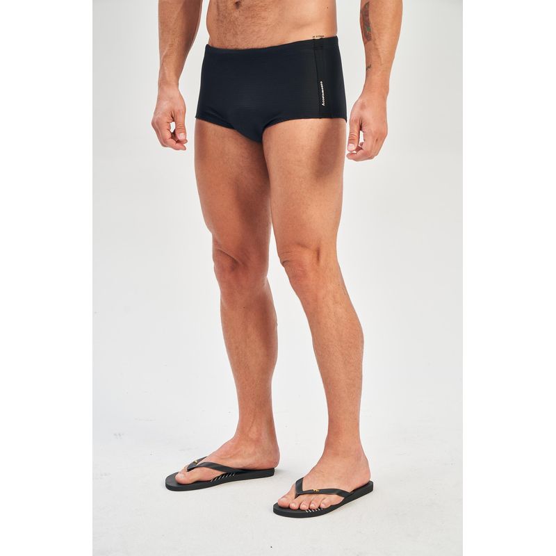 Sunga-Casual-Listrada-Masculina-Acostamento