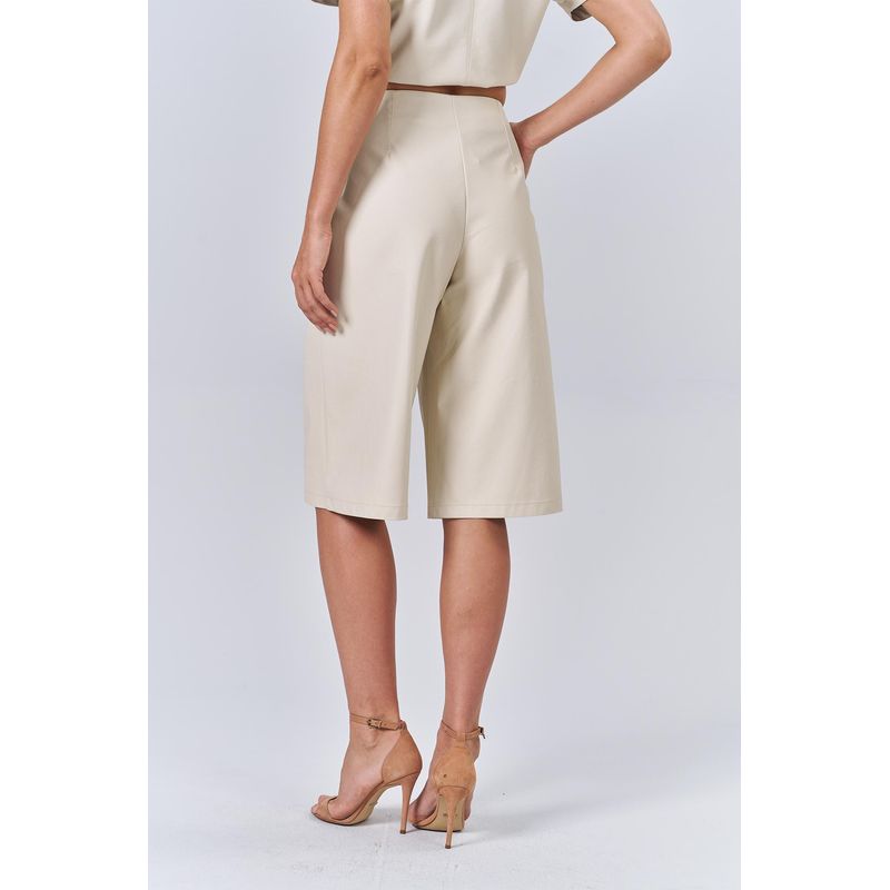 Bermuda-PU-Recortes-Feminina-Acostamento