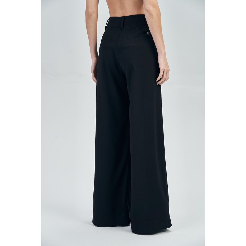Calca-Reta-Bolso-Faca-Feminina-Acostamento