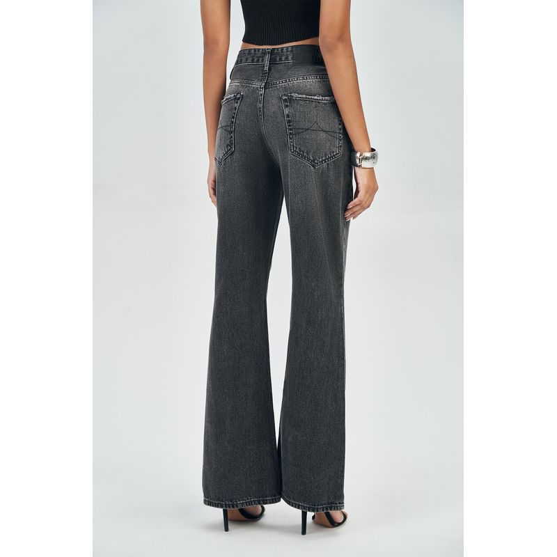 Calca-Jeans-Flare-Loose-Fit-Feminina-Acostamento