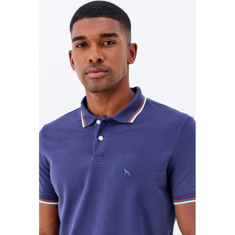 Polo-com-Retilinea-Masculina-Acostamento