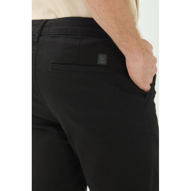 Calca-Sarja-Elegante-Masculina-Acostamento