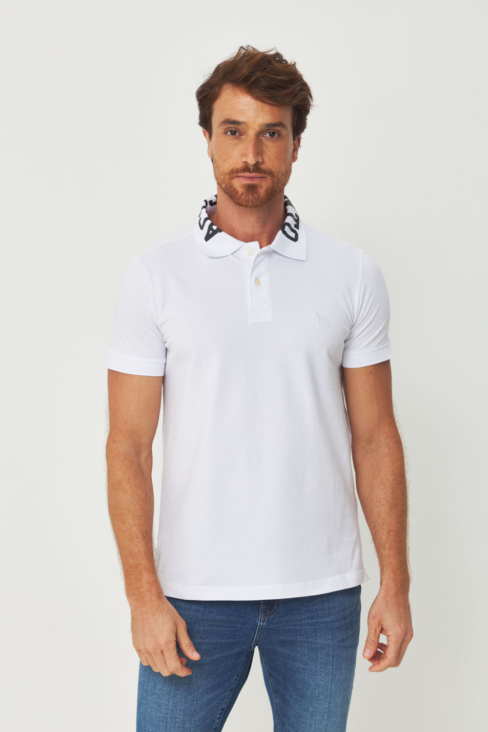 Polo Com Detalhe Na Gola Masculina Acostamento