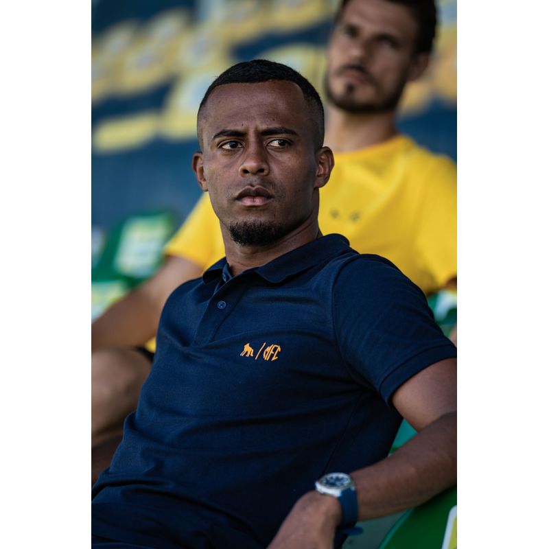 Polo-Minimalista-Mirassol-Masculina-Acostamento