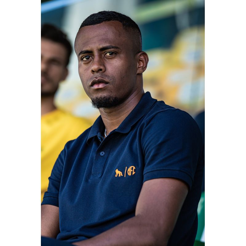 Polo-Minimalista-Mirassol-Masculina-Acostamento