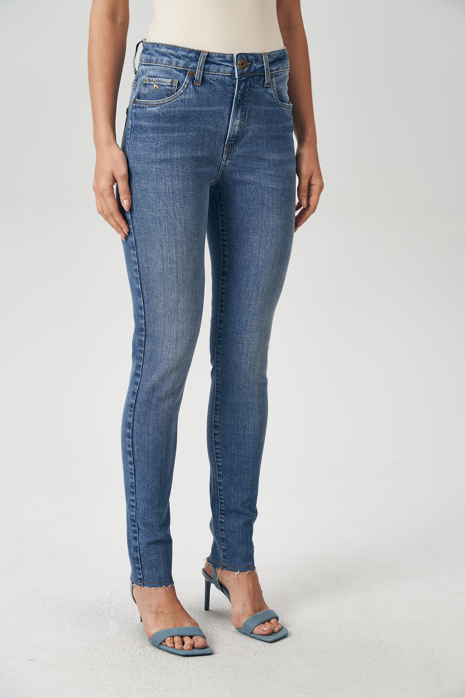 Calça Jeans Skinny Barra Fio Feminina Acostamento