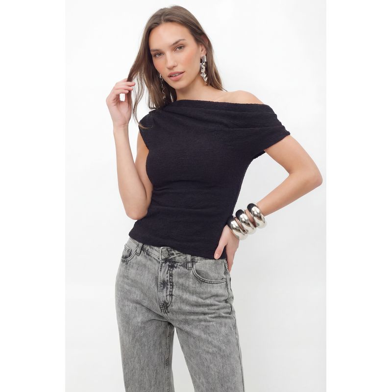 Blusa-Ombro-Caido-Ajustada-ACT-Feminina