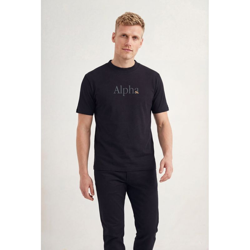 Camiseta-Alpha-Minimalista-Masculina-Acostamento