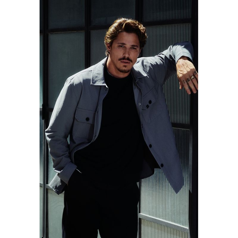 Jaqueta-Tech-com-Bolsos-no-Peito-Masculino-Acostamento