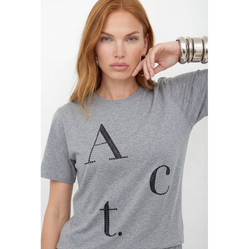 T-Shirt-Com-Estampa-Tipografica-ACT-Feminina